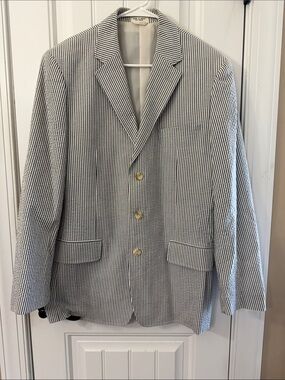 Preswick & Moore White and Navy Striped Seersucker Sport Coat